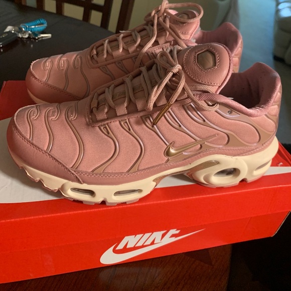 Nike Air Max Plus Women’s Rust Pink Nike Air Max Plus Women’s Rust Pink